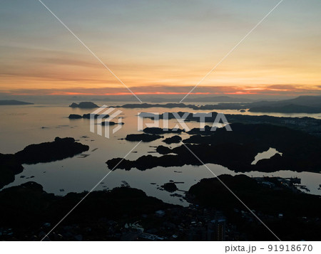 石岳展望公園の上空から九十九島の夕景空撮 91918670