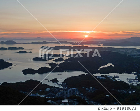 石岳展望公園の上空から九十九島の夕景空撮 91918673