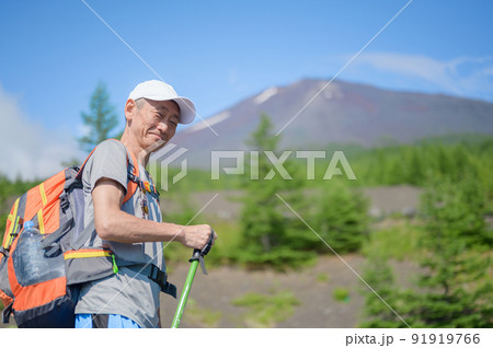 日本百名山 富士山背景 登山男性 日本百名山 富士山背景 登山男性 91919766