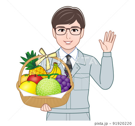 フルーツの盛り合わせを持った男性 91920220