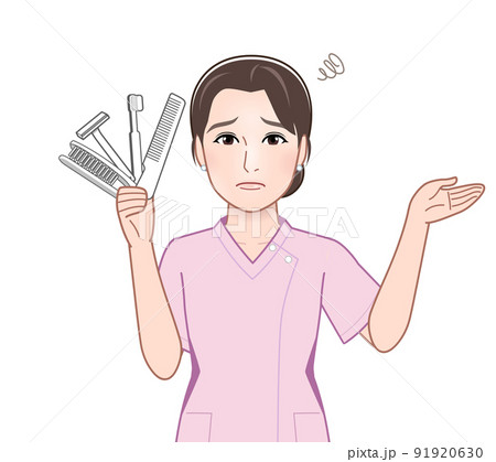 使い捨てプラスチックを持った女性 91920630