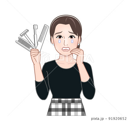 使い捨てプラスチックを持った女性 91920652