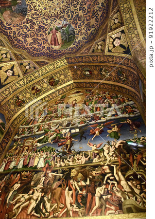 イランのイスファハーンのヴァーンク教会の内装 91922212