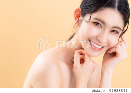 女性　ビューティー　美容　メイク　スキンケア 91923331