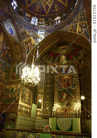 イランのイスファハーンのヴァーンク教会の内装 91923708