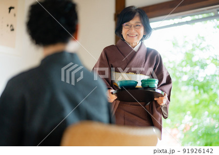 シニア仲居さんイメージ シニア仲居さんイメージ 91926142