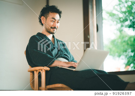 和風テレワークイメージ 91926397