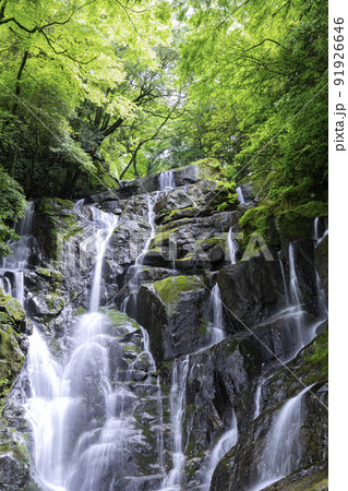 糸島の人気観光スポット 美しい白糸の滝 (福岡県糸島市) 糸島の人気観光スポット 美しい白糸の滝 (福岡県糸島市) 91926646