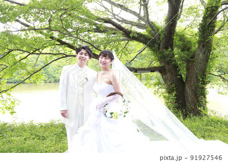 ウエディングドレス姿の新婦様フォトウエディング、ロケーション撮影 91927546