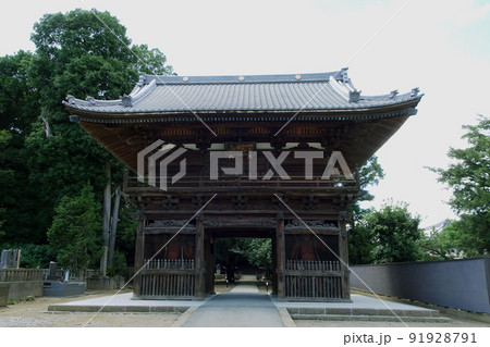 勝願寺の仁王門の正面／埼玉県鴻巣市 91928791