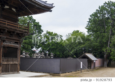 勝願寺の仁王門と牧野家の廟所／埼玉県鴻巣市 91928793