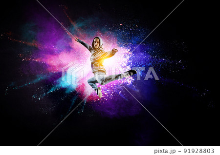 Modern female dancer in action Modern female dancer in action 91928803