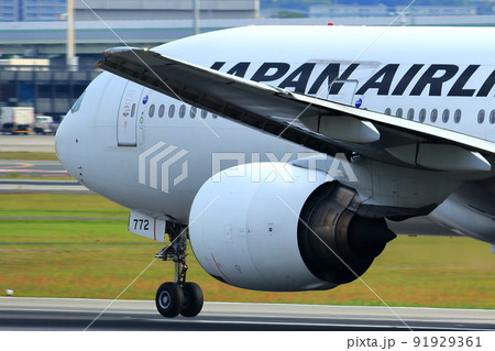 大阪国際空港 離着陸する旅客機 大阪国際空港 離着陸する旅客機 91929361