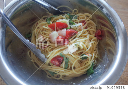 桃と大葉の冷製パスタを作る 91929558