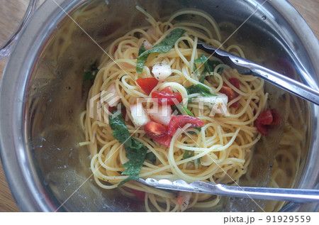 桃と大葉の冷製パスタを作る 91929559