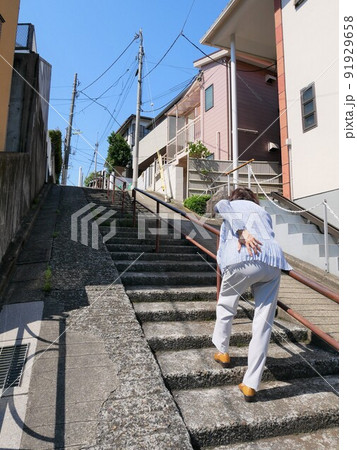 高齢女性の腰痛 91929658