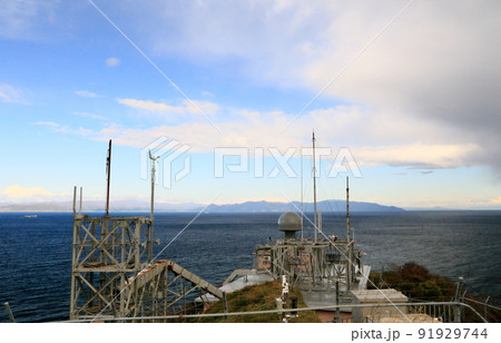 津軽海峡を望む気象観測施設 91929744