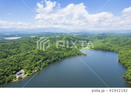 北海道 白老のポロト湖を空撮(ウポポイ隣接の湖) 北海道 白老のポロト湖を空撮(ウポポイ隣接の湖) 91932192