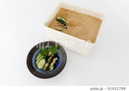 和食 ： お母さんの漬けた ぬか漬け  91932788