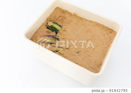 和食 ： お母さんの漬けた ぬか漬け  91932795