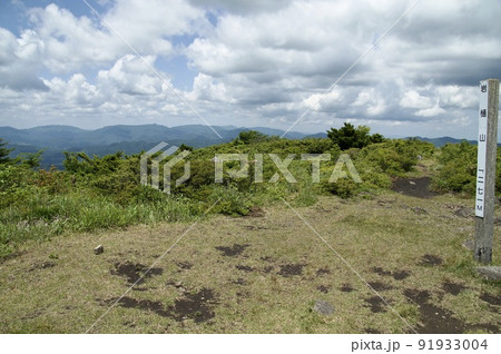 岩樋山山頂から比婆山方面の眺望 岩樋山山頂から比婆山方面の眺望 91933004