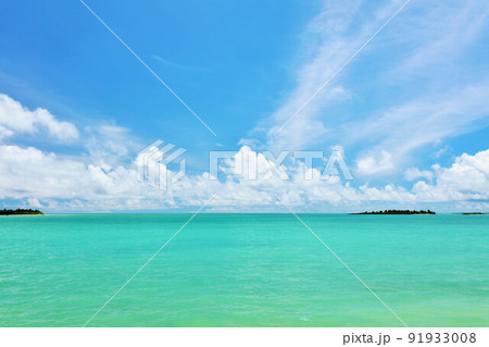 沖縄 宮古島 青空とエメラルドグリーンの海 沖縄 宮古島 青空とエメラルドグリーンの海 91933008