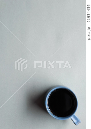 グレー背景にコーヒー右下【コピースペースあり横】 グレー背景にコーヒー右下【コピースペースあり横】 91934456