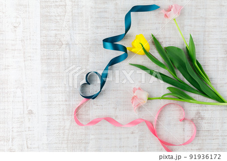 花 ： フリルのチューリップのフラットイメージ 91936172