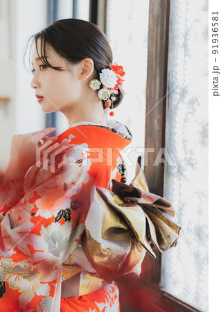 赤い振袖の女性 赤い振袖の女性 91936581