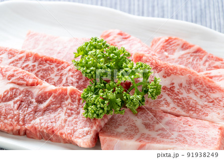 焼肉用牛肉「三角バラ」(カルビの中で上級といわれる希少部位)。 91938249