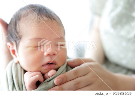 赤ちゃん 新生児 ニューボーンフォト 赤ちゃん 新生児 ニューボーンフォト 91938619