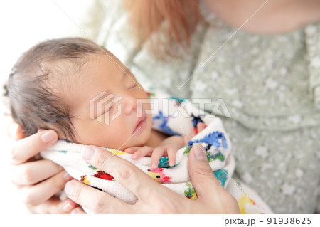 赤ちゃん 新生児 ニューボーンフォト 赤ちゃん 新生児 ニューボーンフォト 91938625