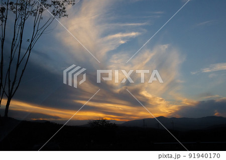 夕暮れ 夕刻 雲 91940170