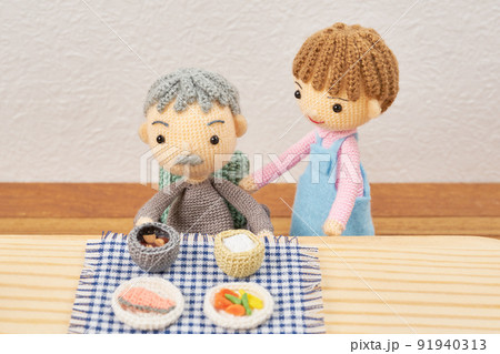 あみぐるみ人形　介護イメージ 91940313