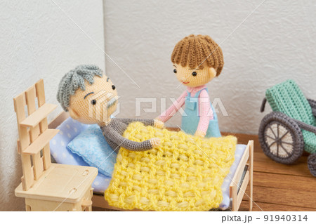 あみぐるみ人形 介護イメージ あみぐるみ人形 介護イメージ 91940314