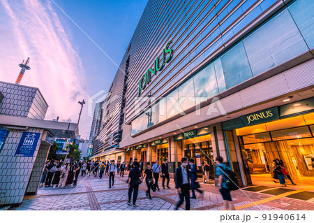 日本の横浜都市景観 第7波襲来！BA.5増加…神奈川4230人…横浜駅前などを望む…＝7月11日 91940614