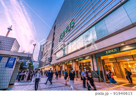 日本の横浜都市景観 第7波襲来！BA.5増加…神奈川4230人…横浜駅前などを望む…＝7月11日 91940615