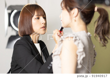 モデルさんとメイクさん 91940917