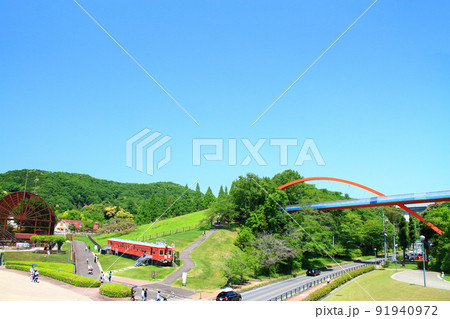 豊田市、多くの家族連れで賑わう鞍ヶ池公園の風景 豊田市、多くの家族連れで賑わう鞍ヶ池公園の風景 91940972