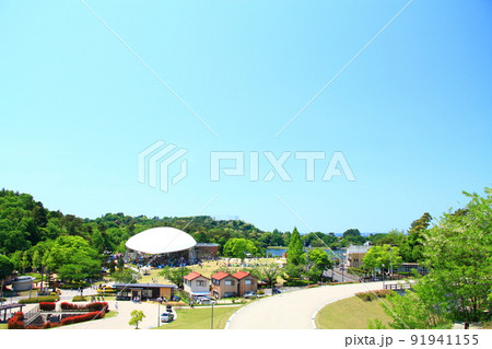 豊田市、多くの家族連れで賑わう鞍ヶ池公園の風景 豊田市、多くの家族連れで賑わう鞍ヶ池公園の風景 91941155