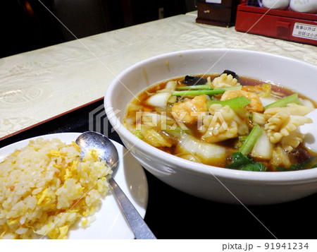 海鮮五目そば 中華屋の日替り定食 チャーハンセット 海鮮五目そば 中華屋の日替り定食 チャーハンセット 91941234