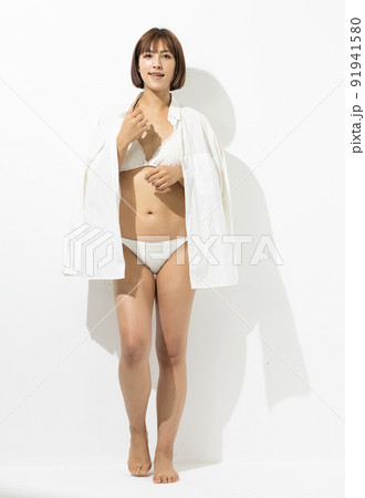 水着を着た綺麗な女性 水着を着た綺麗な女性 91941580