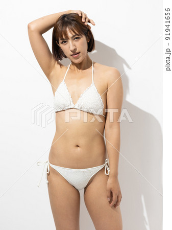 水着を着た綺麗な女性 水着を着た綺麗な女性 91941656
