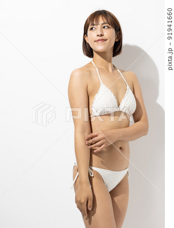 水着を着た綺麗な女性 水着を着た綺麗な女性 91941660