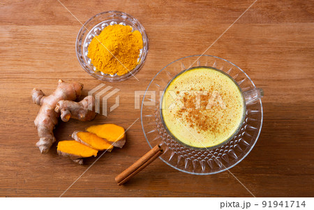 ターメリックラテ、ゴールデンミルク ターメリックラテ、ゴールデンミルク 91941714