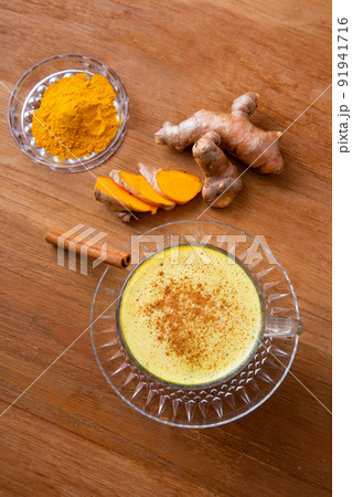 ターメリックラテ、ゴールデンミルク ターメリックラテ、ゴールデンミルク 91941716