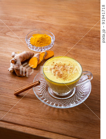 ターメリックラテ、ゴールデンミルク ターメリックラテ、ゴールデンミルク 91941718