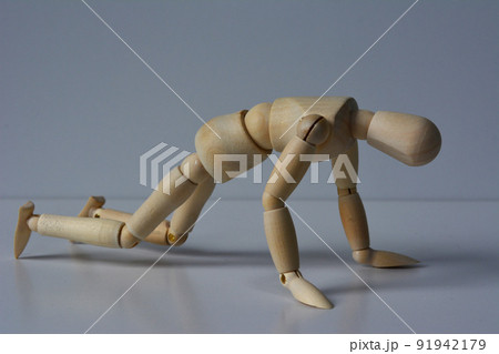 愕然とするデッサン人形 91942179