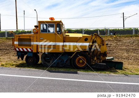 路面清掃車ロードスイーパー三輪ブラシ式 91942470