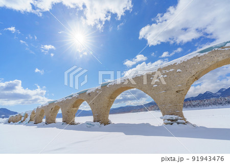 冬のタウシュベツ橋梁　北海道道東観光 91943476